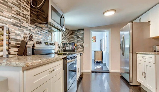 New Vernon Home With Lake Views!