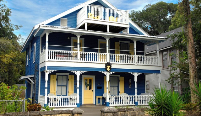 New! Victorian Apartment. Park & Walk Everywhere in Town