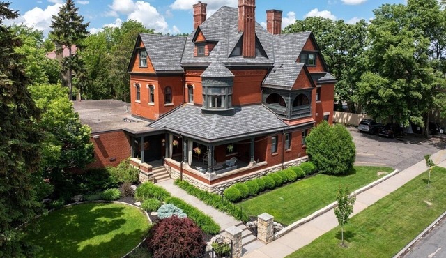 New Victorian Mansion Bed and Breakfast Penthouse
