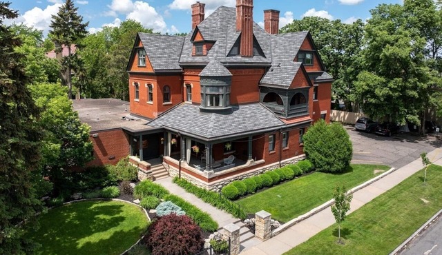 New Victorian Mansion Bed & Breakfast