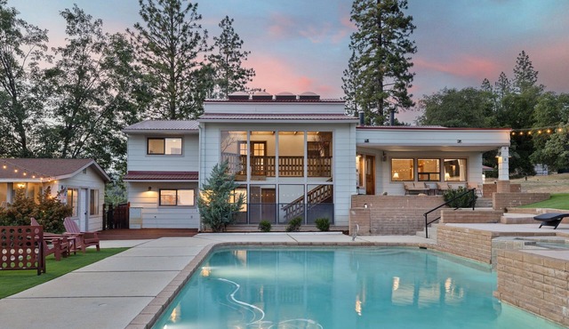 NEW! Views/3 Bedroom+Office+Play Room. POL/SPA and EV CHARGER. Family Friendly