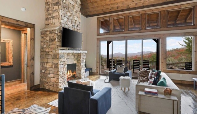 *NEW* $ Views | LUX | Hot tub | King Beds |