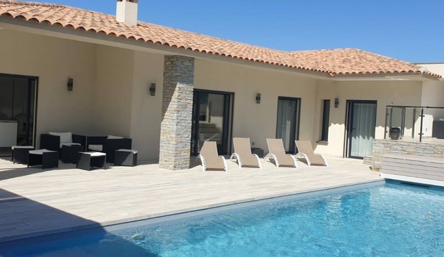 New villa 08 people of high standing large private heated pool