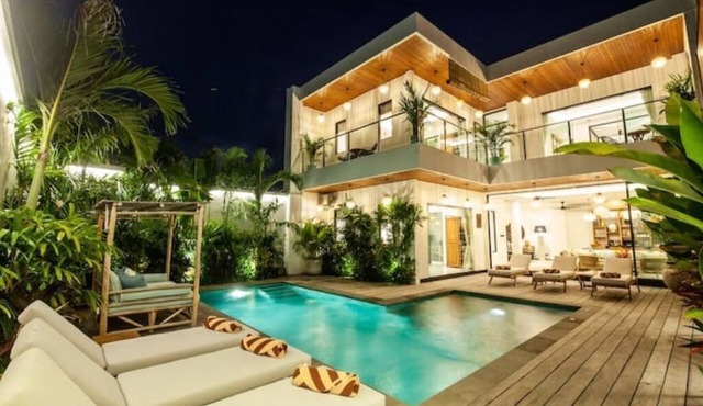 New Villa 3 bedrooms Seminyak Oberoi 800m to beach