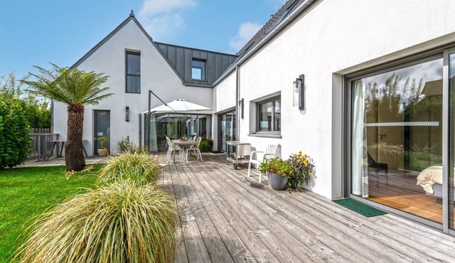 NEW - Villa 300 meters from the beach, heated indoor pool, sea view