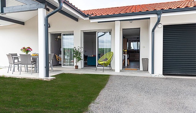 New villa accessible 5/7 people with swimming pool