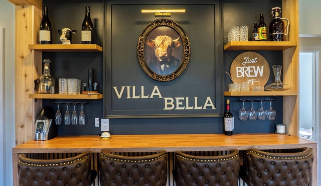 NEW! Villa Bella Elegant Hermann Farmhouse with Wine Bar, Fire Pit &Trolley Ride