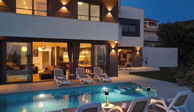 New, villa Bond Dubrovnik, beautiful sea view near beach with heated pool