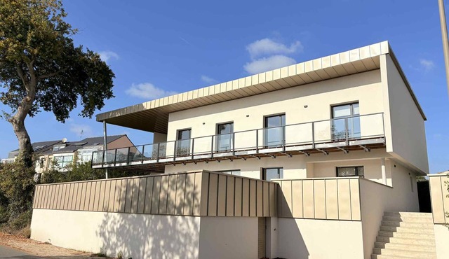 New: Villa Bretagne with swimming pool and lake view, 10 minutes from the sea