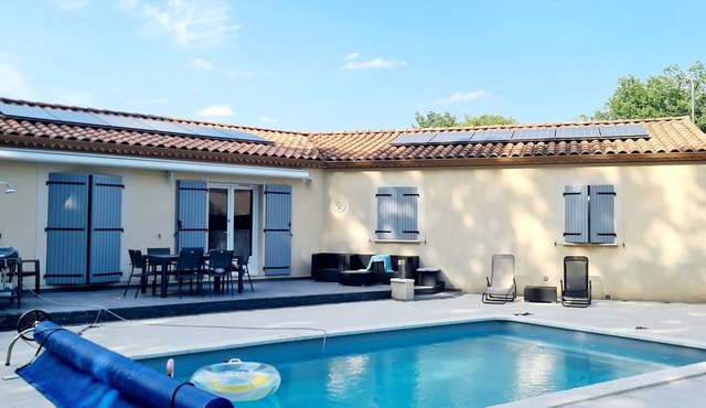 New: Villa with swimming pool in the Gard between Camargue and Cevennes