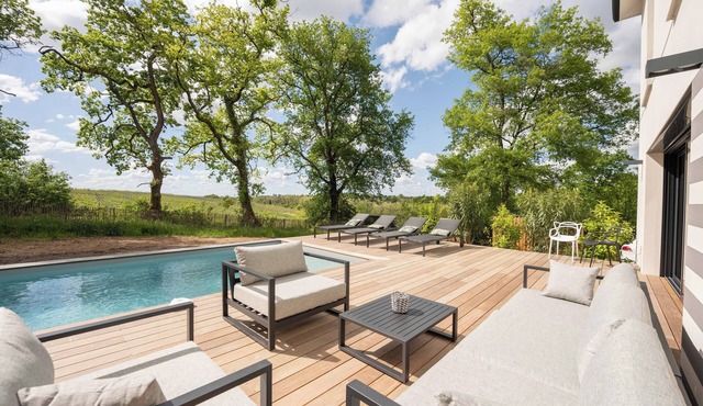 New villa Heated pool AC Vineyard views