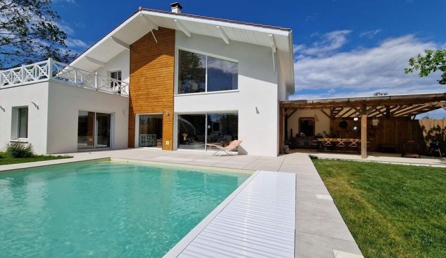 NEW ! Villa HELIOSEA * Heated Pool * Air conditioning * Jacuzzi * French Balls