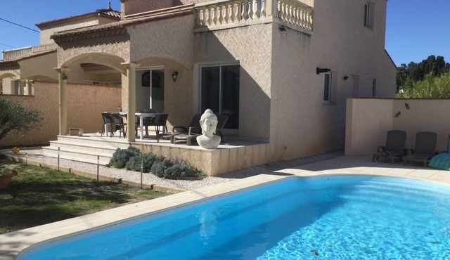 New villa in quiet enclosed area superbly equipped private heated pool 5km beach