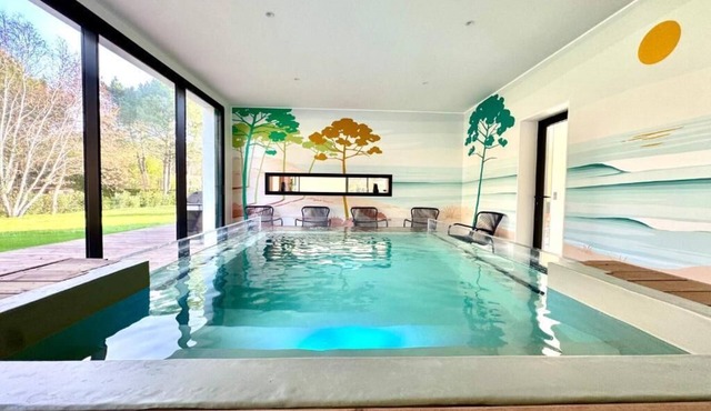 New villa Indoor pool 18pers
