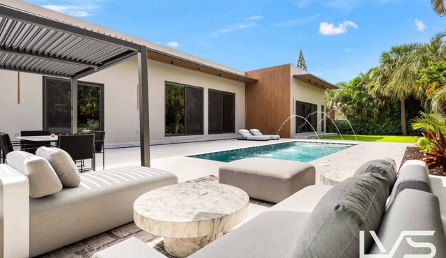 NEW Villa Kasakua- LUXE Beach Villa w/ Heated Pool