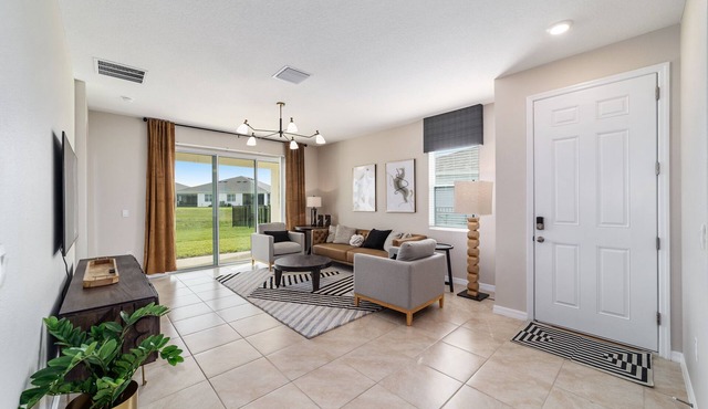 NEW Villa, Ocala Preserve, 6 min to WEC 3 bdrm, 2 bth, gated golf swim fitness