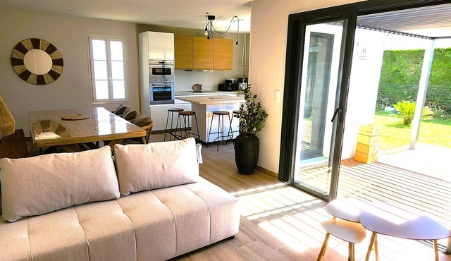 NEW VILLA ØSTREA 12 pers 200m from beach and market