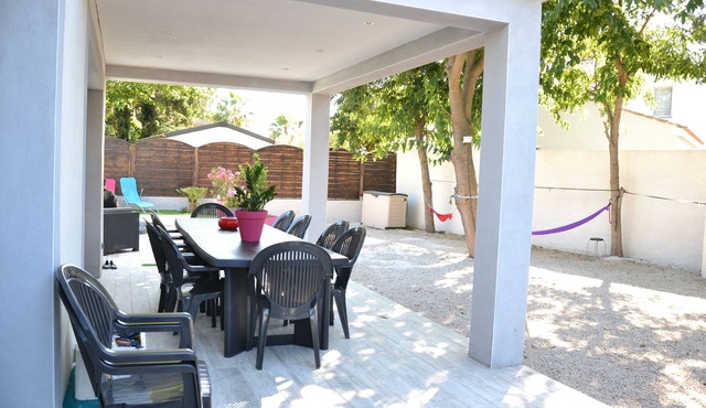 New villa standing 8/9 pers. 3 bd 2 bath private pool near sea and beaches