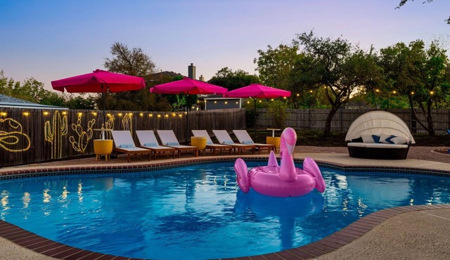 NEW Villa w/Pool HotTub GameRoom Movie Sleeps20