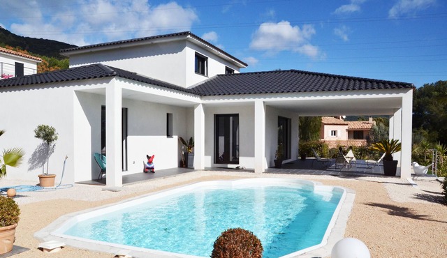 New villa with swimming pool - Near the beach - Toulon