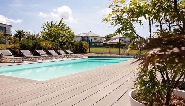 New villa with pool and sea view, for 9