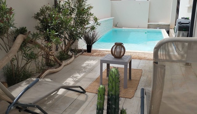 New villa with A/C, heated pool & private garden near Pont-Saint-Esprit