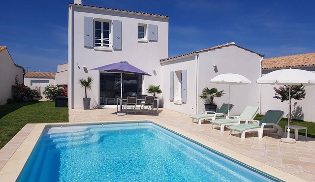 NEW VILLA WITH HEATED POOL AND QUIET GARDEN