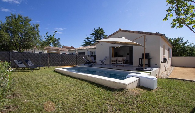 New villa with private pool in the heart of the village - sleeps 4