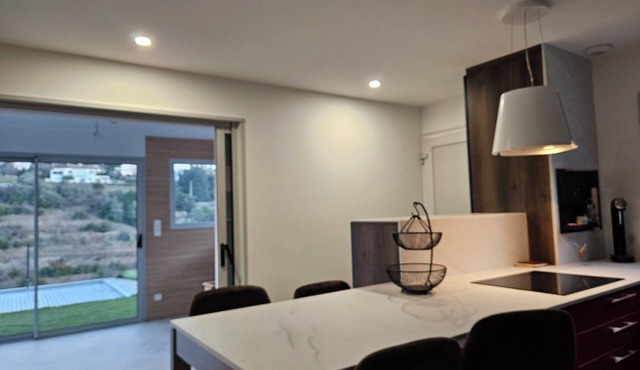 New villa with pool and spa, Aubenas