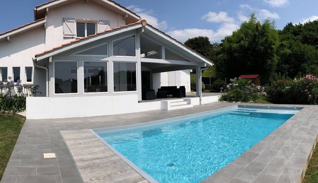 New villa with swimming pool just outside Biarritz