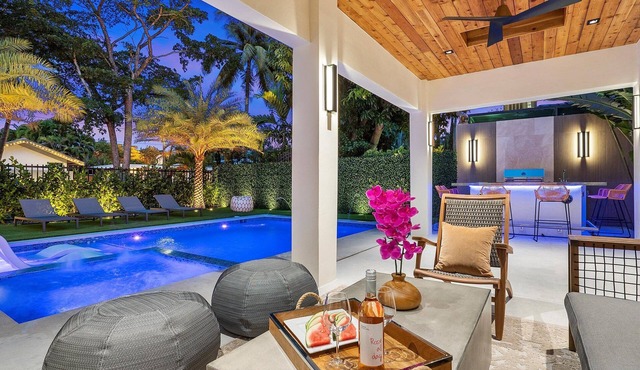 NEW! Vizcaya Salt Water Pool House w Spa & Outdoor Kitchen