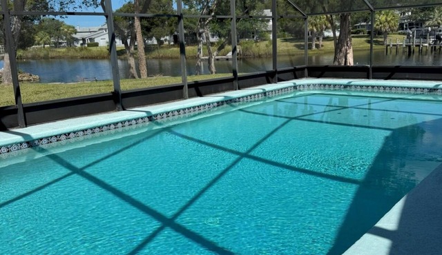 New VRBO 2026 open dates-New 4/3 with heated pool, dock, kayaks, outdoor space