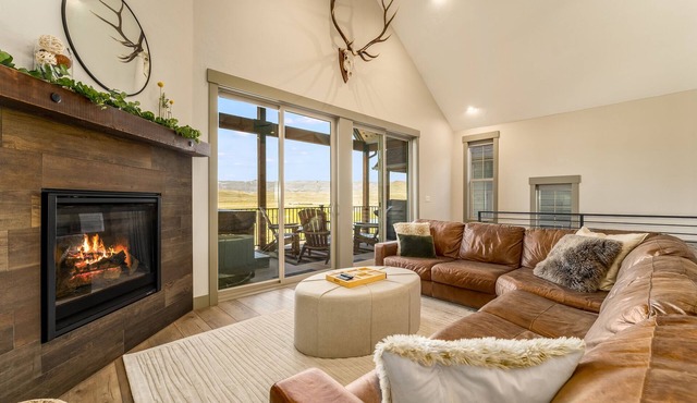 *NEW w/VIEWS* | Modern Mtn. Townhome minutes from RMNP, WP, & Granby Ranch!