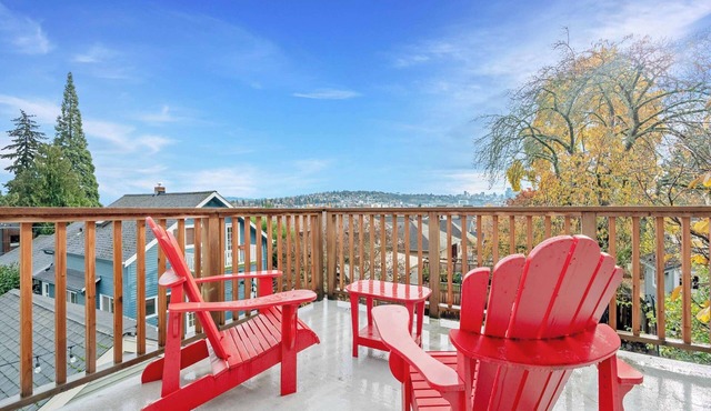 NEW ~ Walk to Lake ~ AC ~ Coffee Heaven ~ Fam Friendly