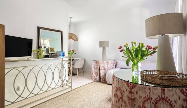 New Walk to MUSC in 5 Minutes Chic Downtown Stay