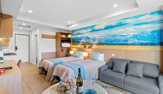 New warm 1 bedroom studio/2 single bed+sofa bed/unit 3