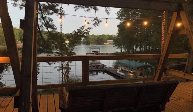 New! Water front lake cabin: totally updated with a private mountain lodge vibe!