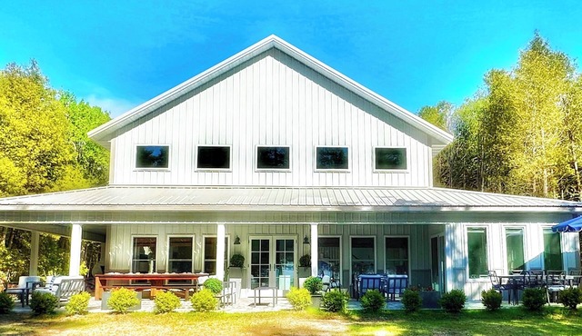 New Waterfront 5 BR 4BT Barndominium. Book Now For Summer & Fall 2026!