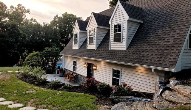 New Waterfront Creekside Cottage w/Private Pool, Firepit, Paddle Boat, Fishing