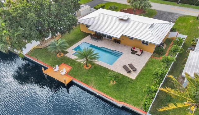 New! Waterfront Heated Pool & Jacuzzi 2 mi to Beach - Fishing Pier Relaxing SPA & Hammock