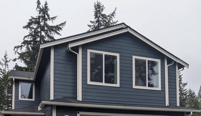 New Waterfront Home with trail to the beach