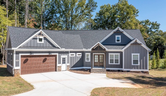 New waterfront house on Lake Norman/private dock