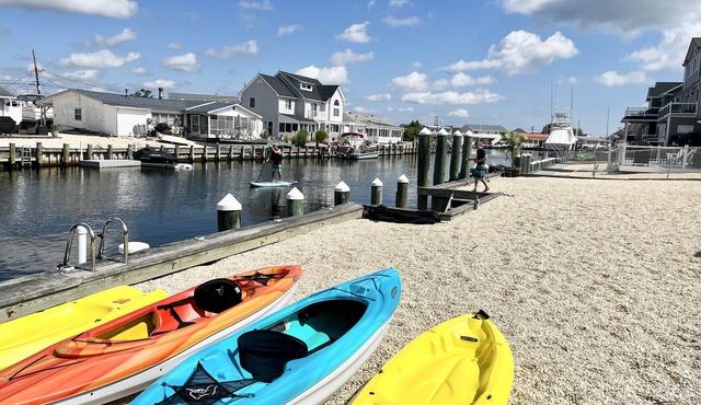 NEW WATERFRONT LISTING Peaceful dockside cottage | off-season tranquility