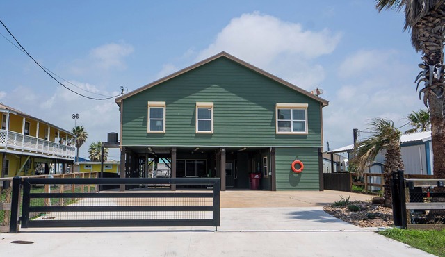 New waterfront listing in Sargent!