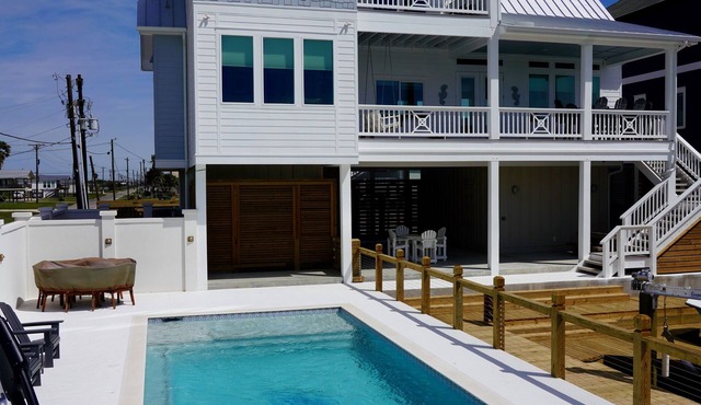 NEW Waterfront Luxury House, Boat Lift, Fishing Dock, Swimming Pool, Great Views