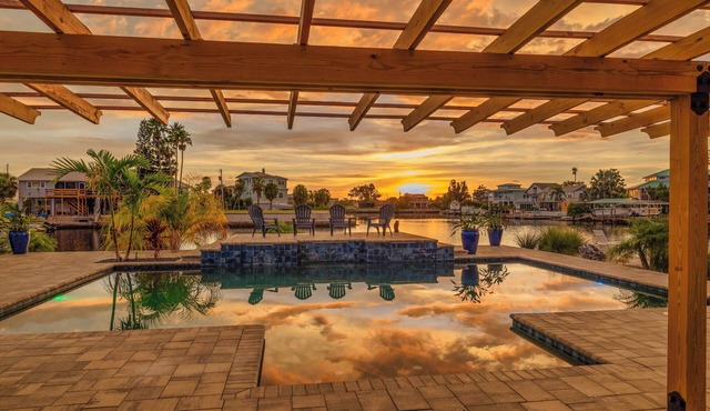 NEW/Waterfront/Pool/Outdoor kitchen/Dock&BoatRamp