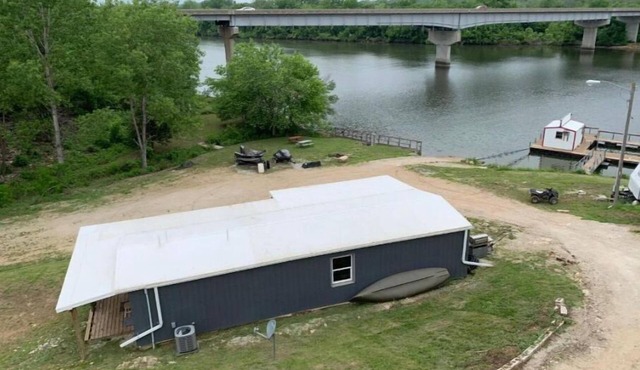 New Waterfront Private Cabin on Lake of the Ozarksnw/private boat ramp and dock