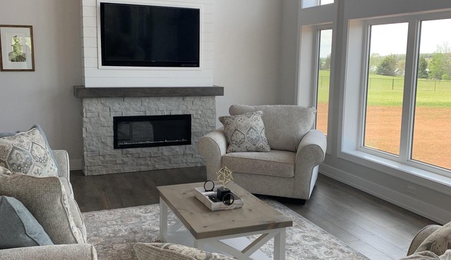New waterfront vacation home near Cavendish. 3+ night bookings. Sleeps 10.