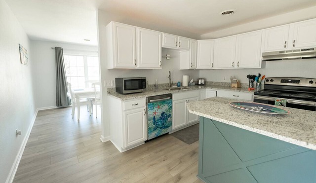 NEW - Waveland's Beach Bliss - 3 minutes from the beach and DT Bay St. Louis