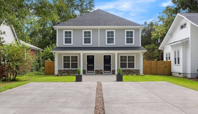 *New* WeCo Duplex | 8 BR, 75" TVs | Sleeps 16